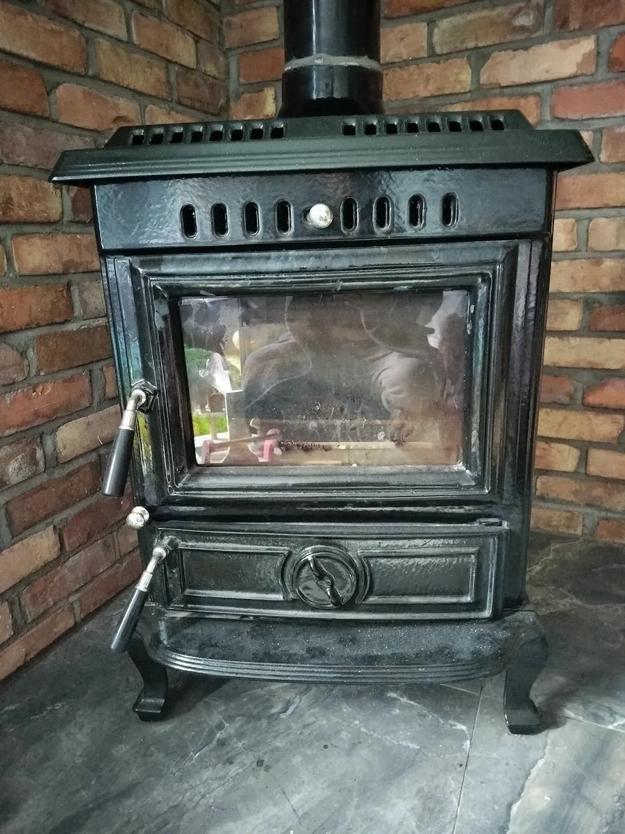 Wood burning stove - Image 1