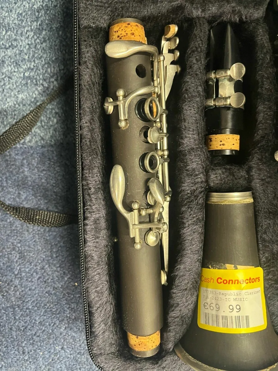 Windsor Clarinet With Case - Image 2