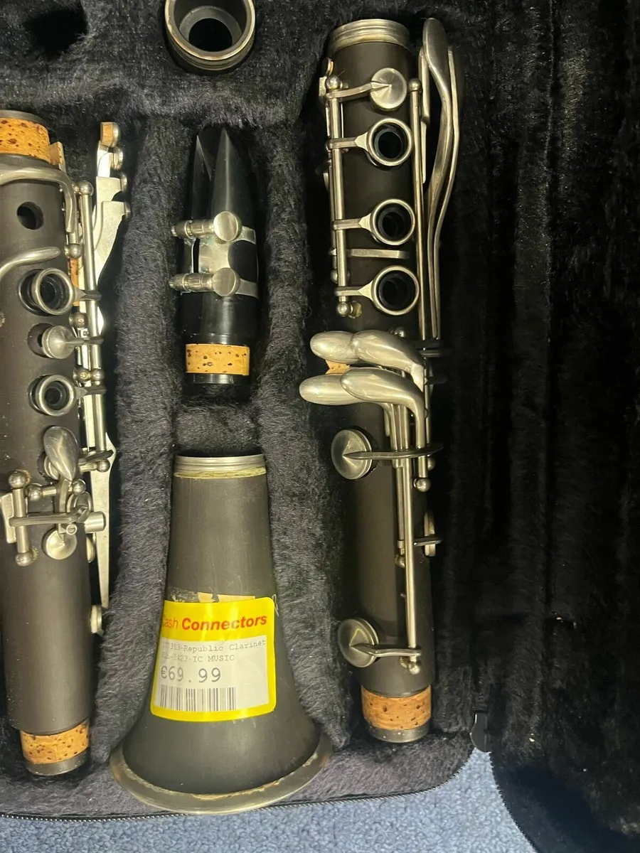 Windsor Clarinet With Case - Image 3