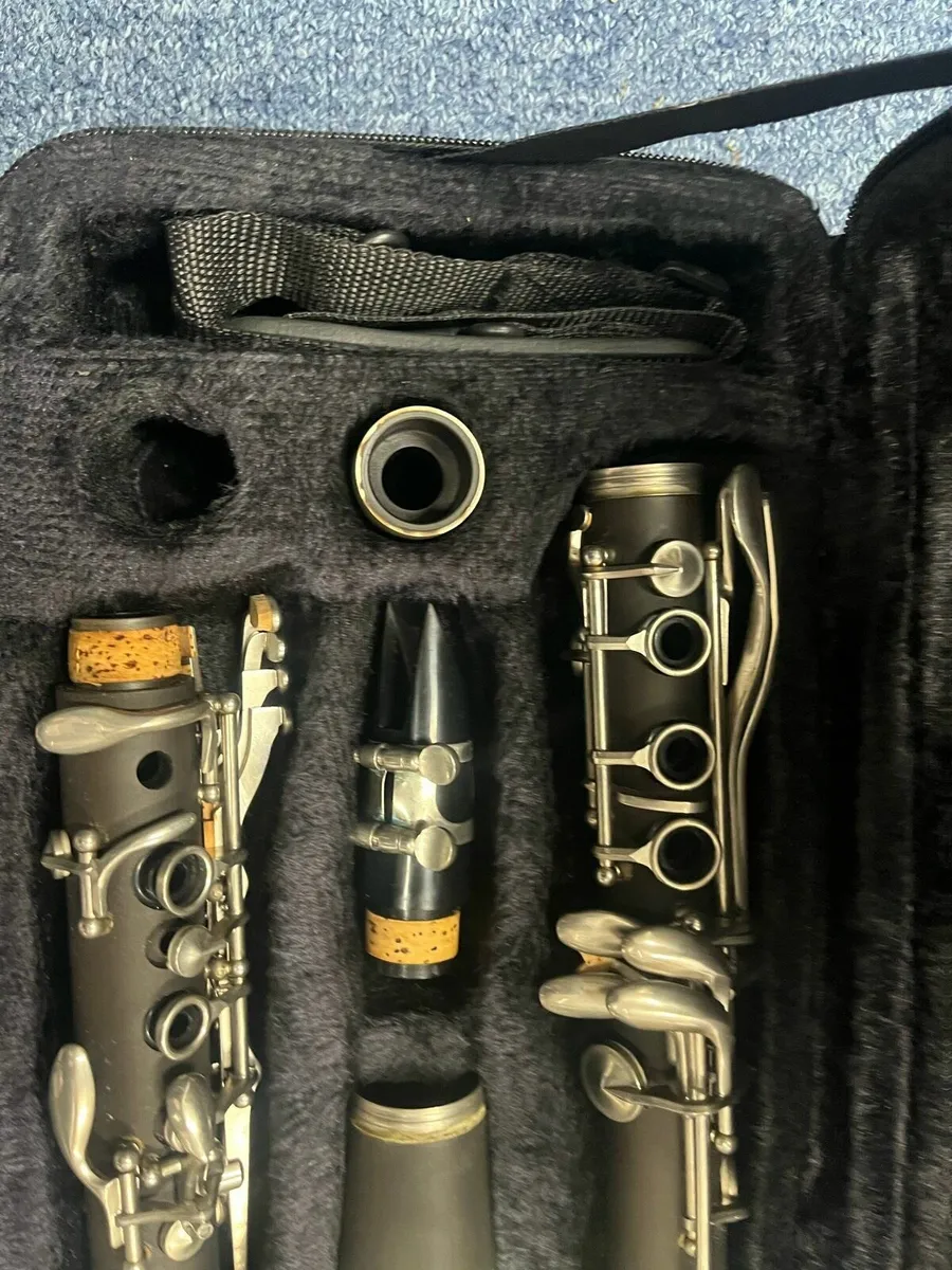 Windsor Clarinet With Case - Image 4