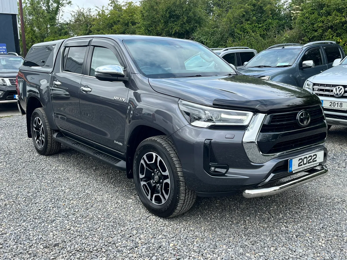 2022 TOYOTA HILUX INVINCIBLE 2.8 MANUAL - Image 1