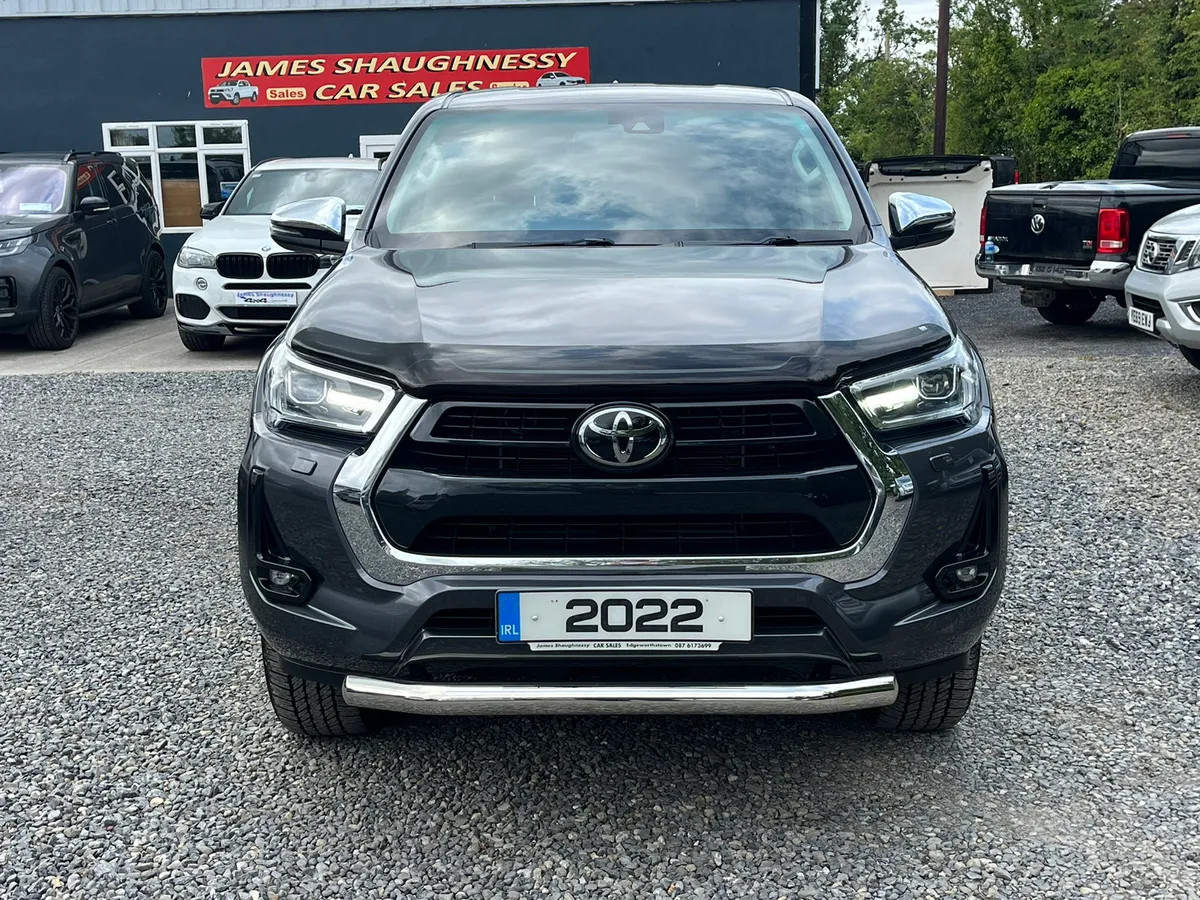 2022 TOYOTA HILUX INVINCIBLE 2.8 MANUAL - Image 2