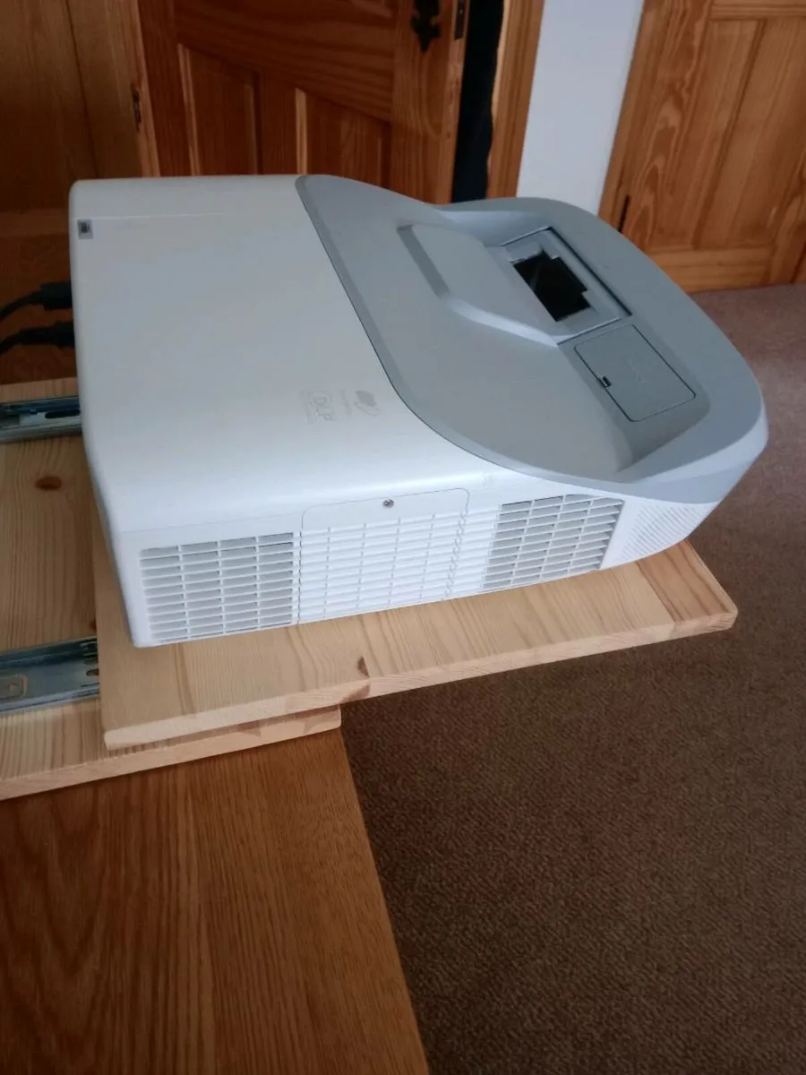Ust projector - Image 1