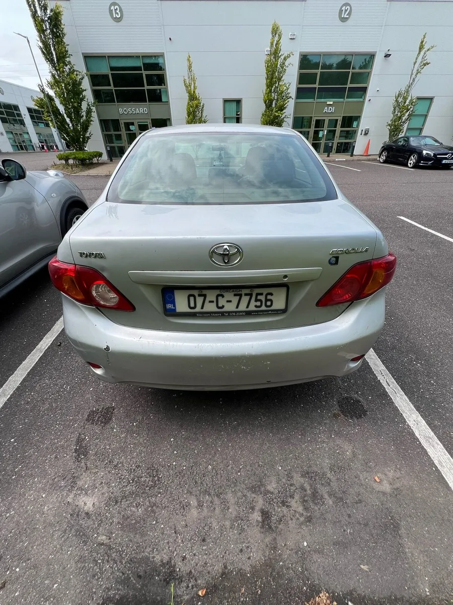 Toyota corolla - Image 4