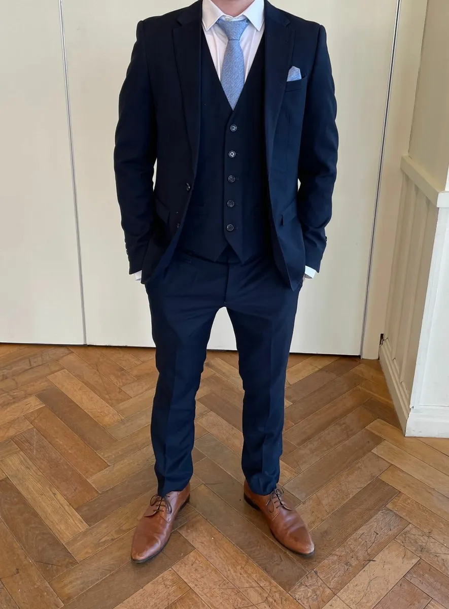 3-piece navy suit 36R - Image 2