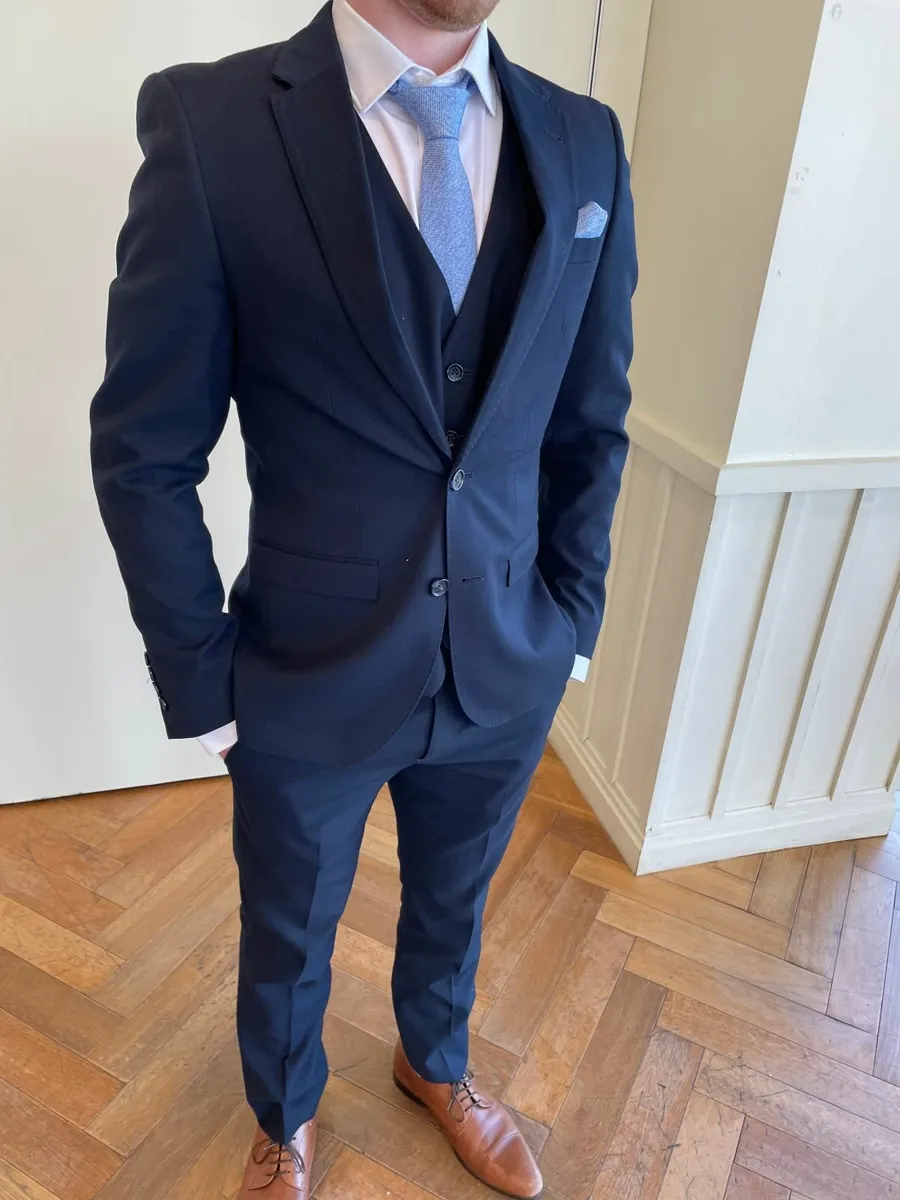3-piece navy suit 36R - Image 4