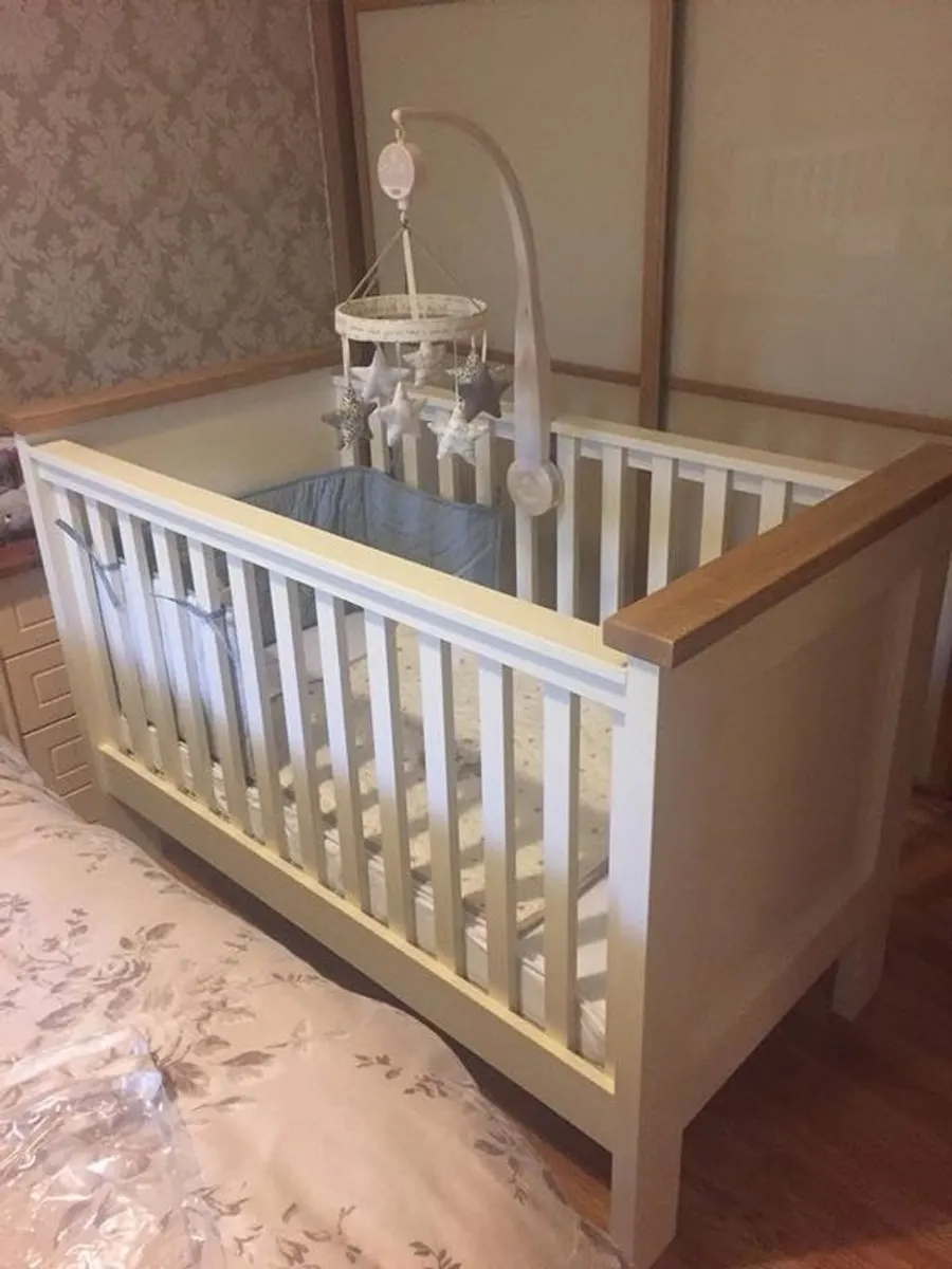 Baby cot - Image 1