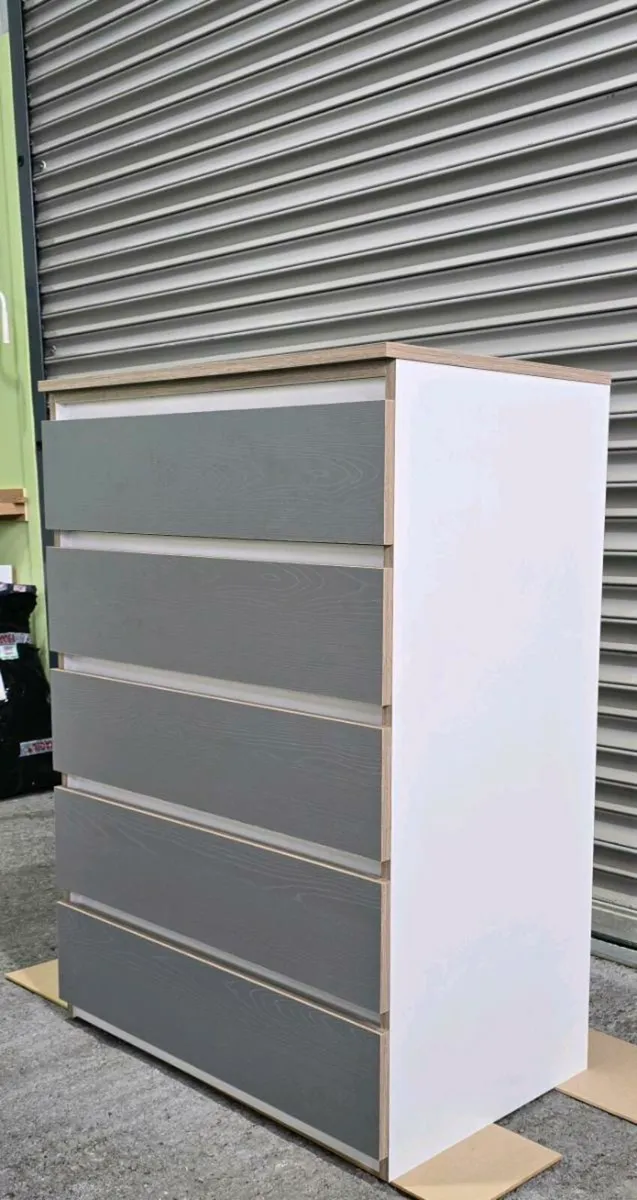 Chest of drawers - Image 1