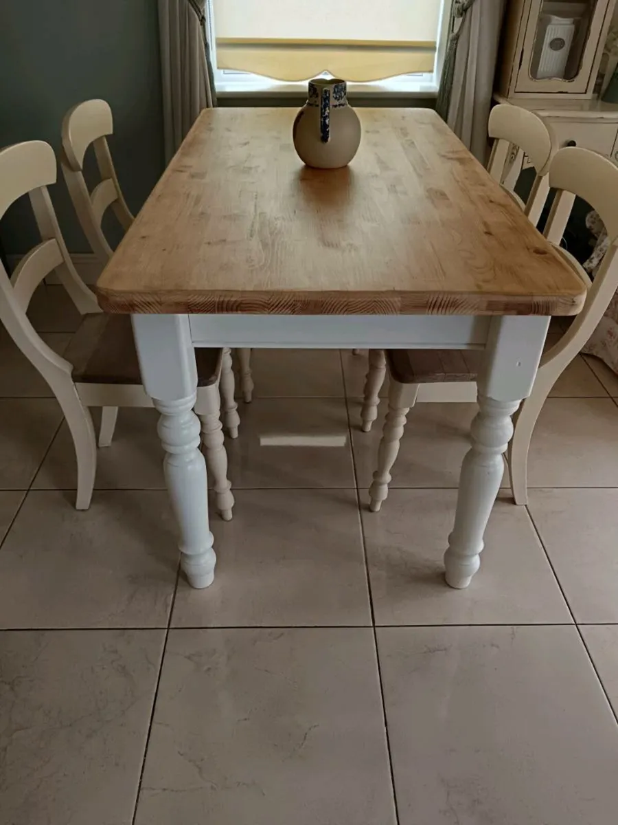 Country table and chairs - Image 1
