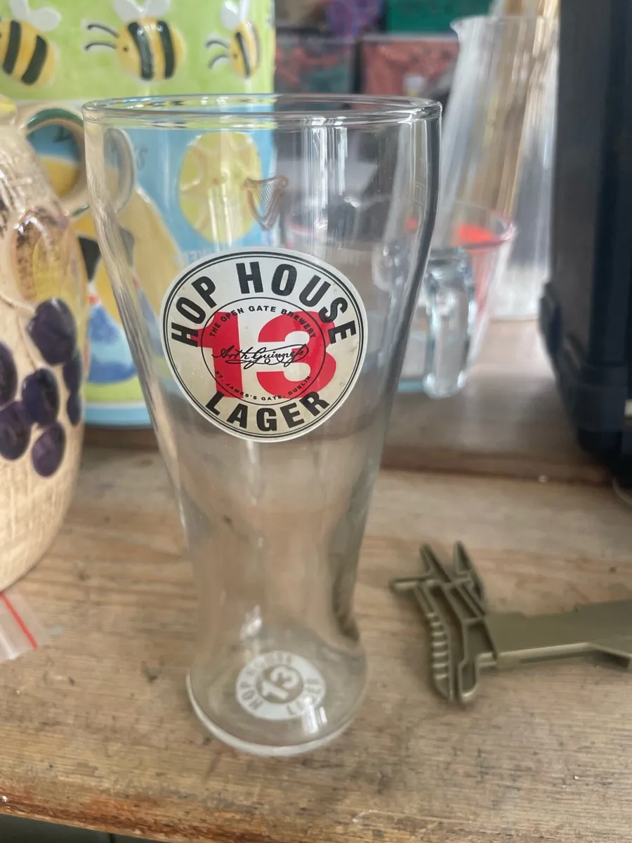 Box’s 24 pint glasses(330) - Image 1