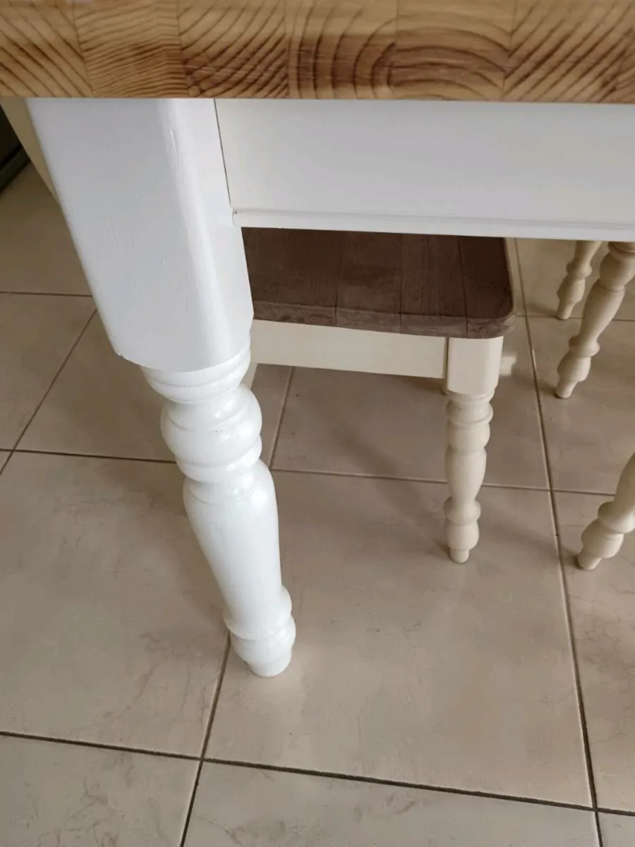 Country table and chairs - Image 4