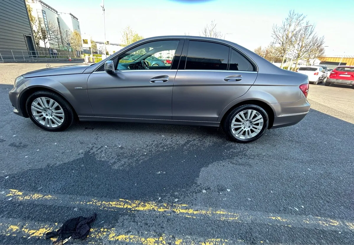 Mercedes Benz C class 2011 Elegance - Image 2