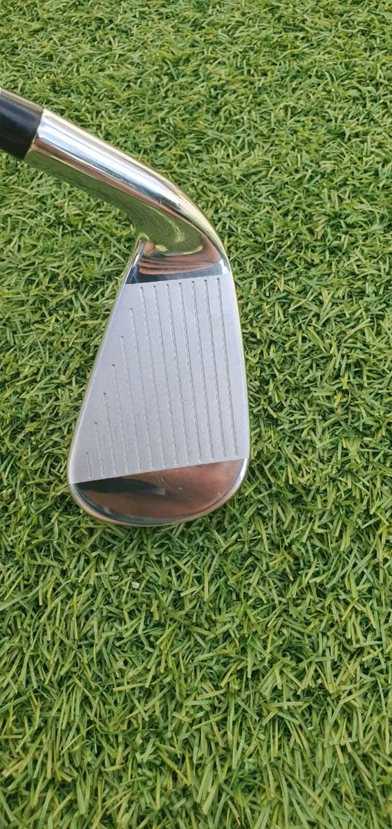 callaway paradym 4 Iron

Loft 20 Degress. - Image 2