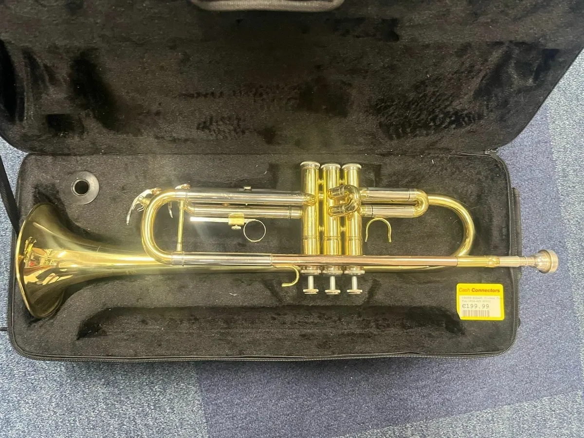 Elkhart Student Trumpet With Case - Image 1