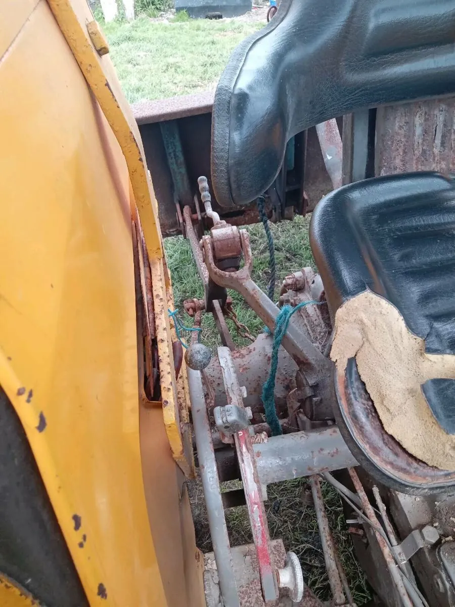Vintage tractor - Image 3