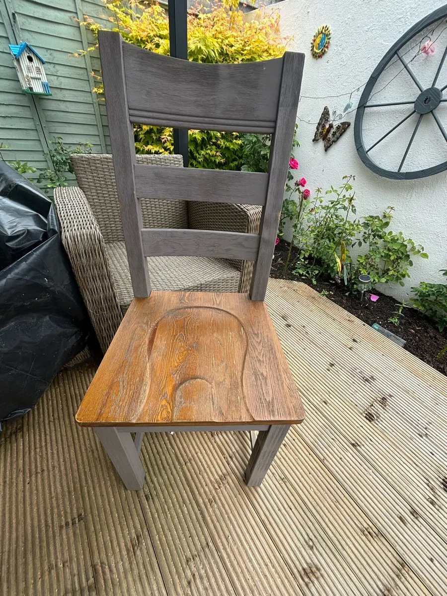 Solid wood dining table and 6 chairs - Image 3