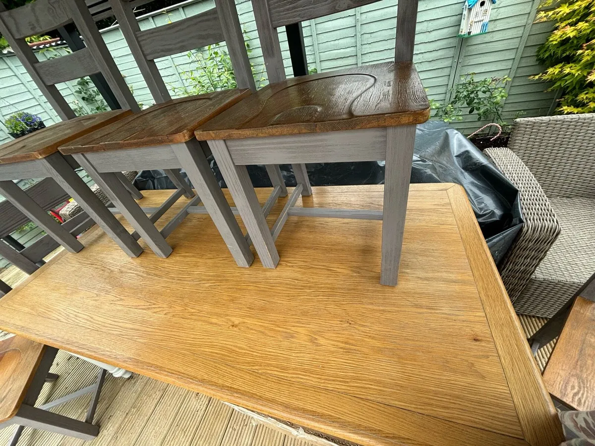 Solid wood dining table and 6 chairs - Image 4