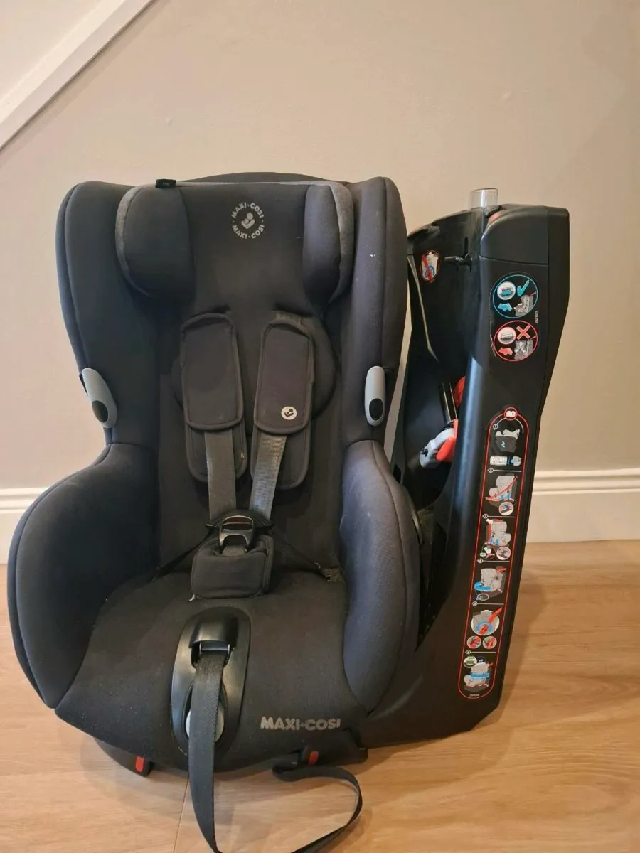Maxi Cosi Axiss Swivel Car Seat - Image 2