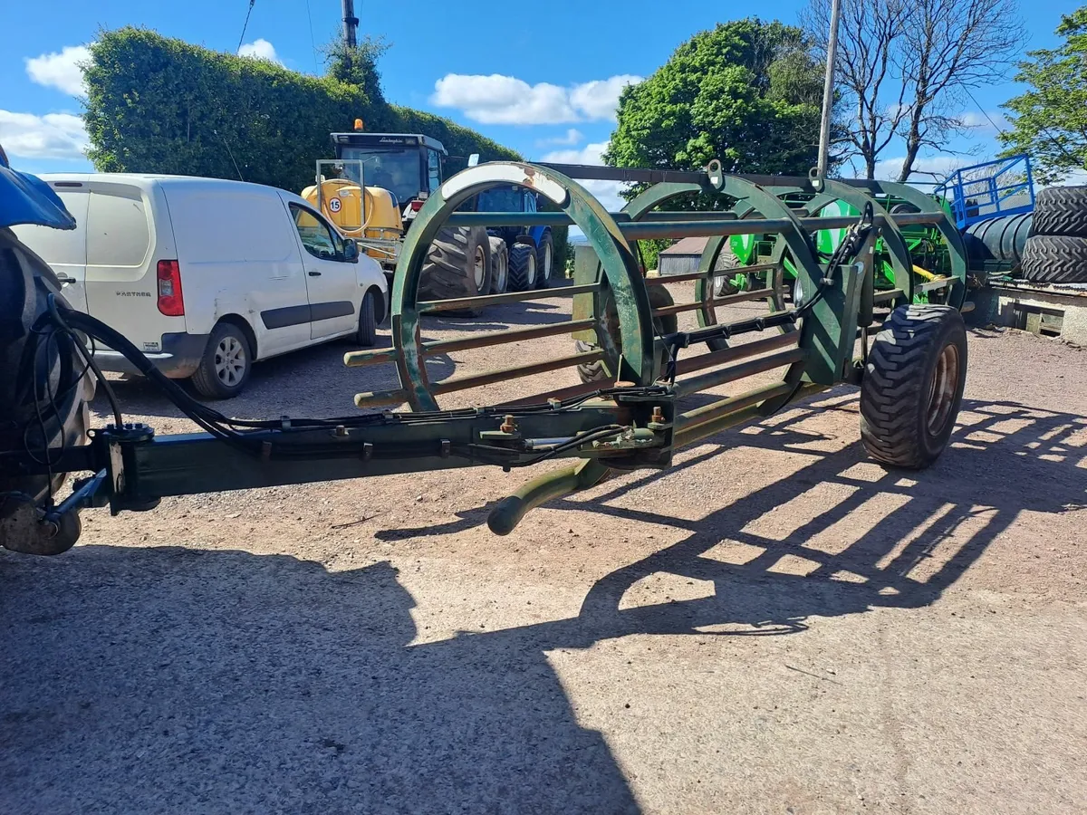 Bale trailer - Image 1