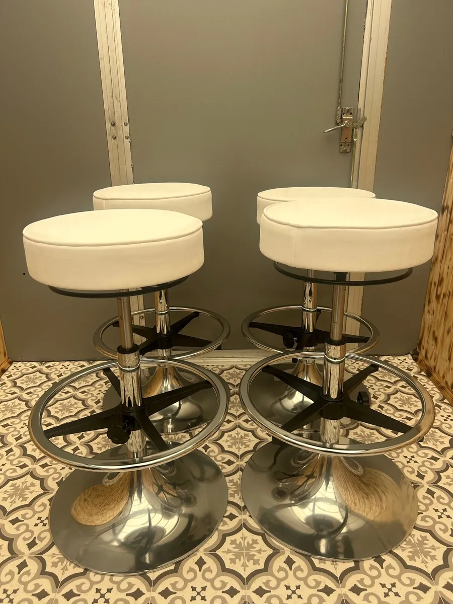 Island stools - Image 1
