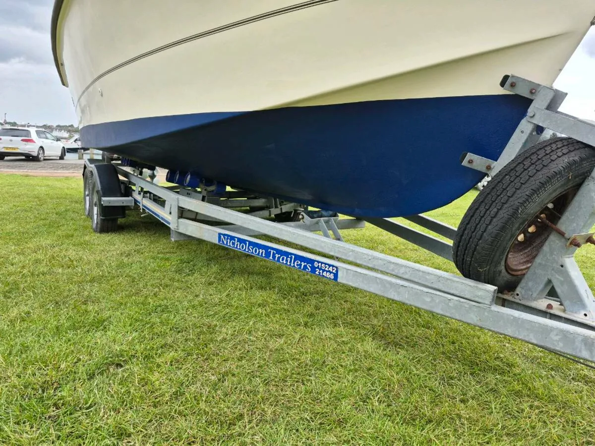 Shetland 640 cabin cruiser boat and trailer - Image 2