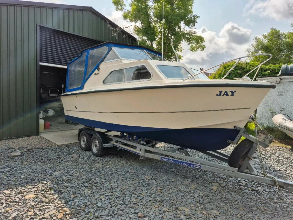 Shetland 640 cabin cruiser boat and trailer - Image 4