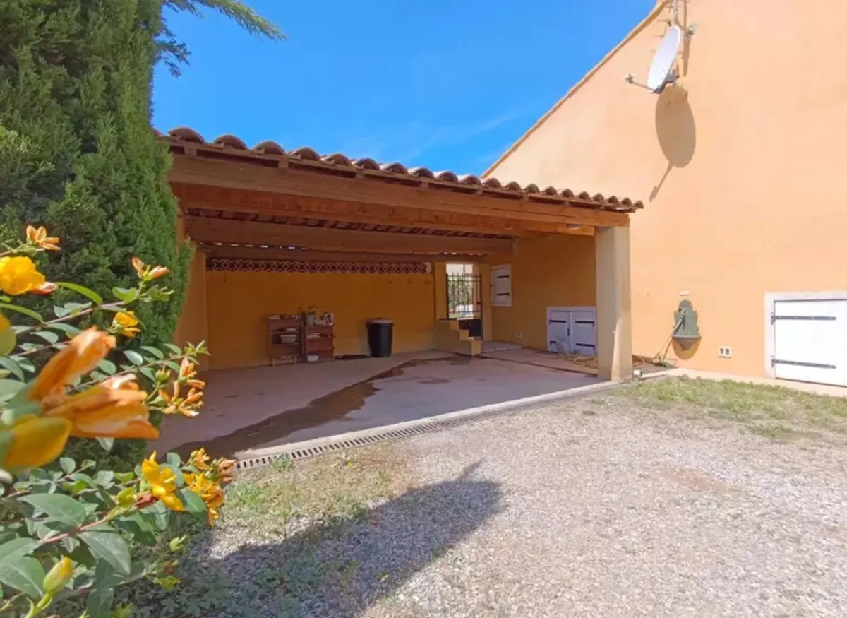 Charming villa for sale in the heart of Provence - Image 3