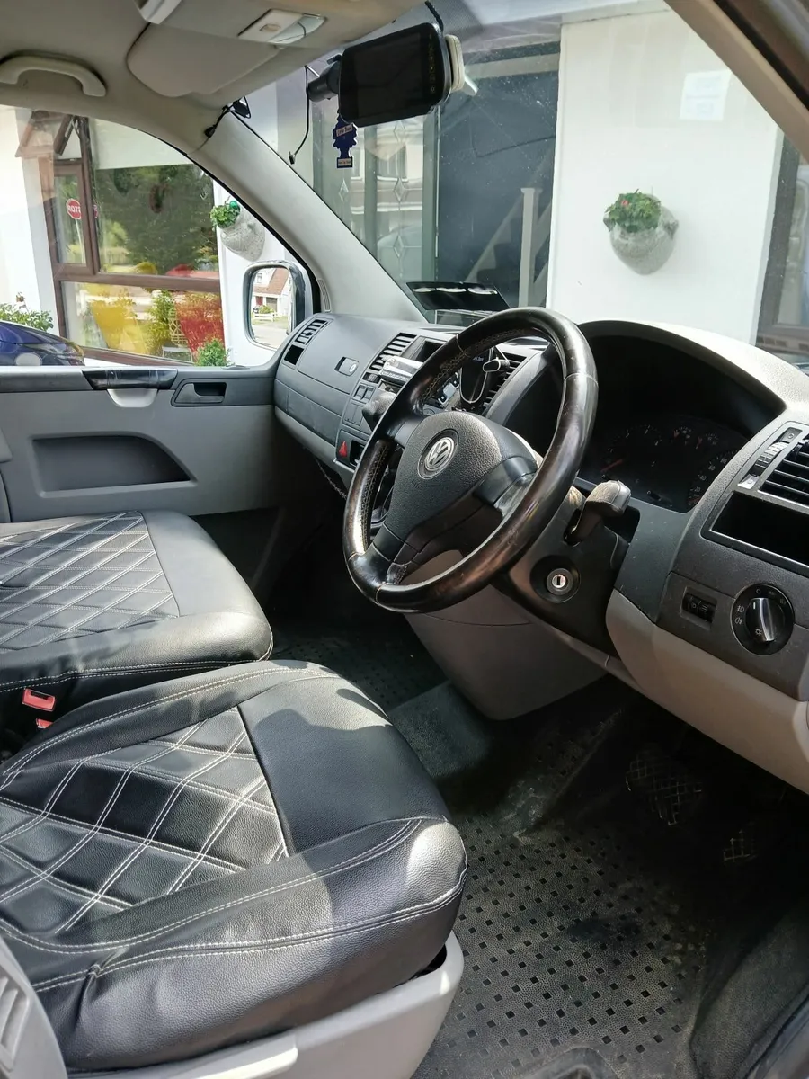 Volkswagen Transporter 2005  9 seater - Image 4
