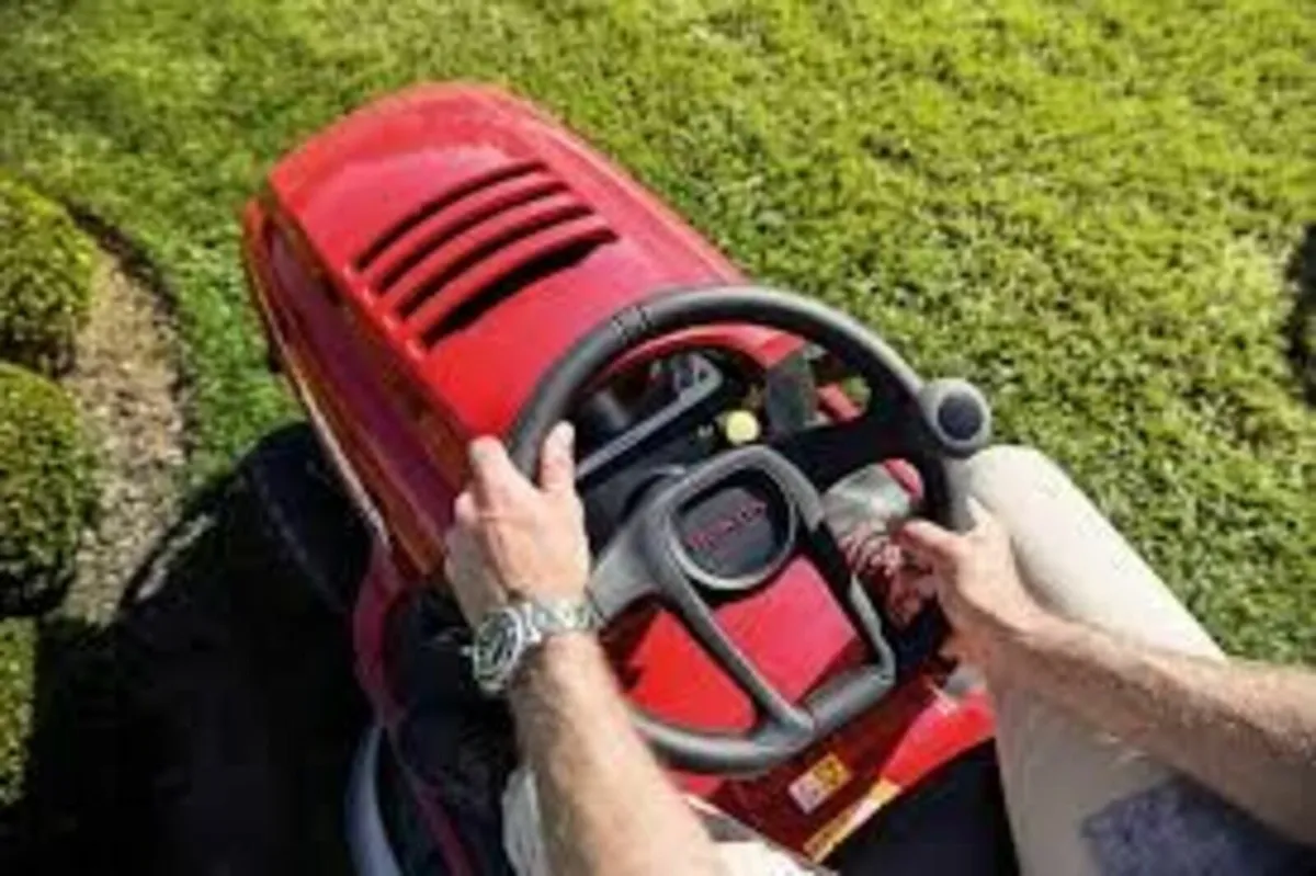 HF2317 HME ride on tractor mower - Image 4