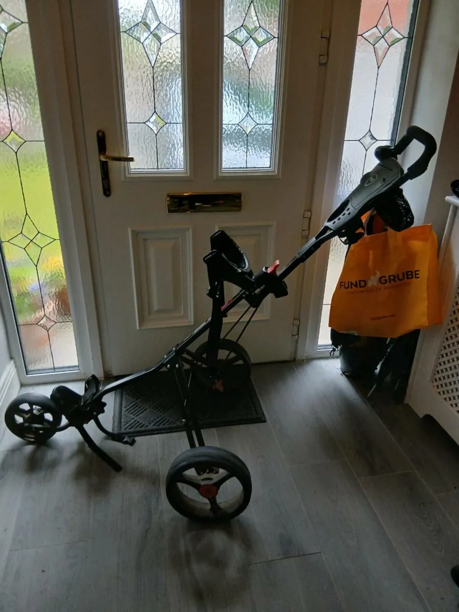 3 wheeled golf trolley - Image 1