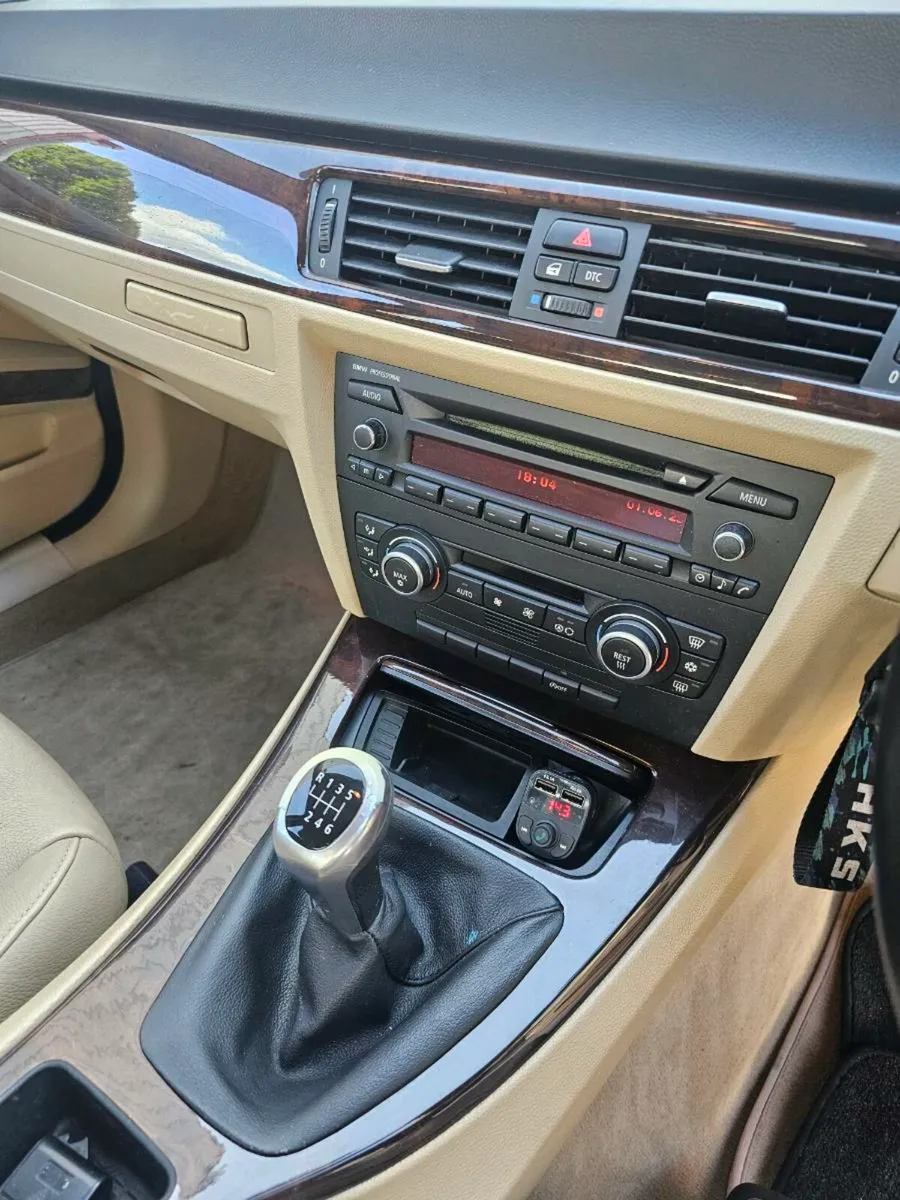 BMW 318I 2008 - Image 2