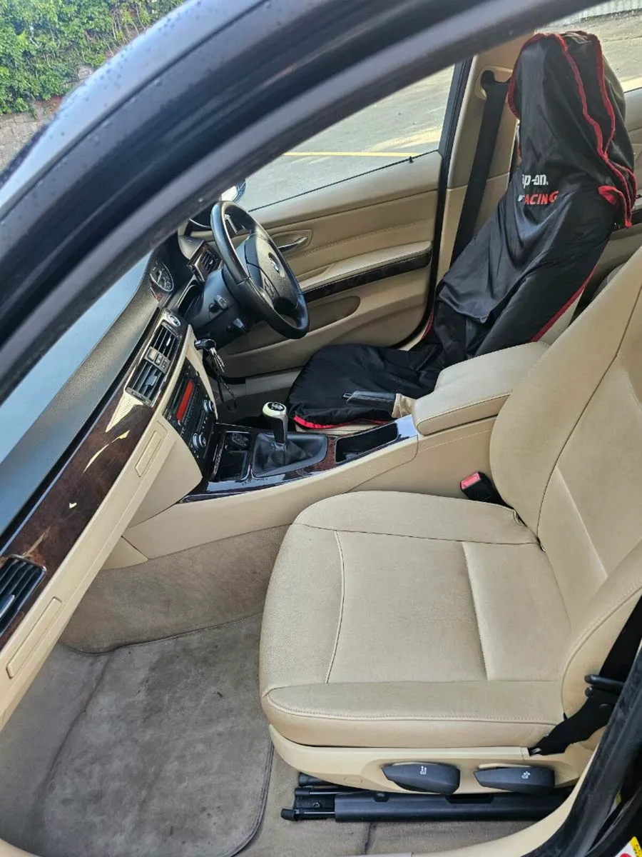 BMW 318I 2008 - Image 3