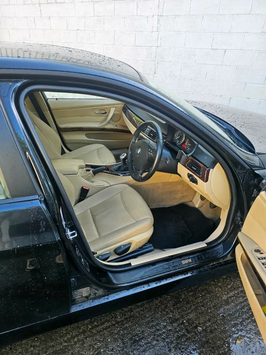BMW 318I 2008 - Image 4