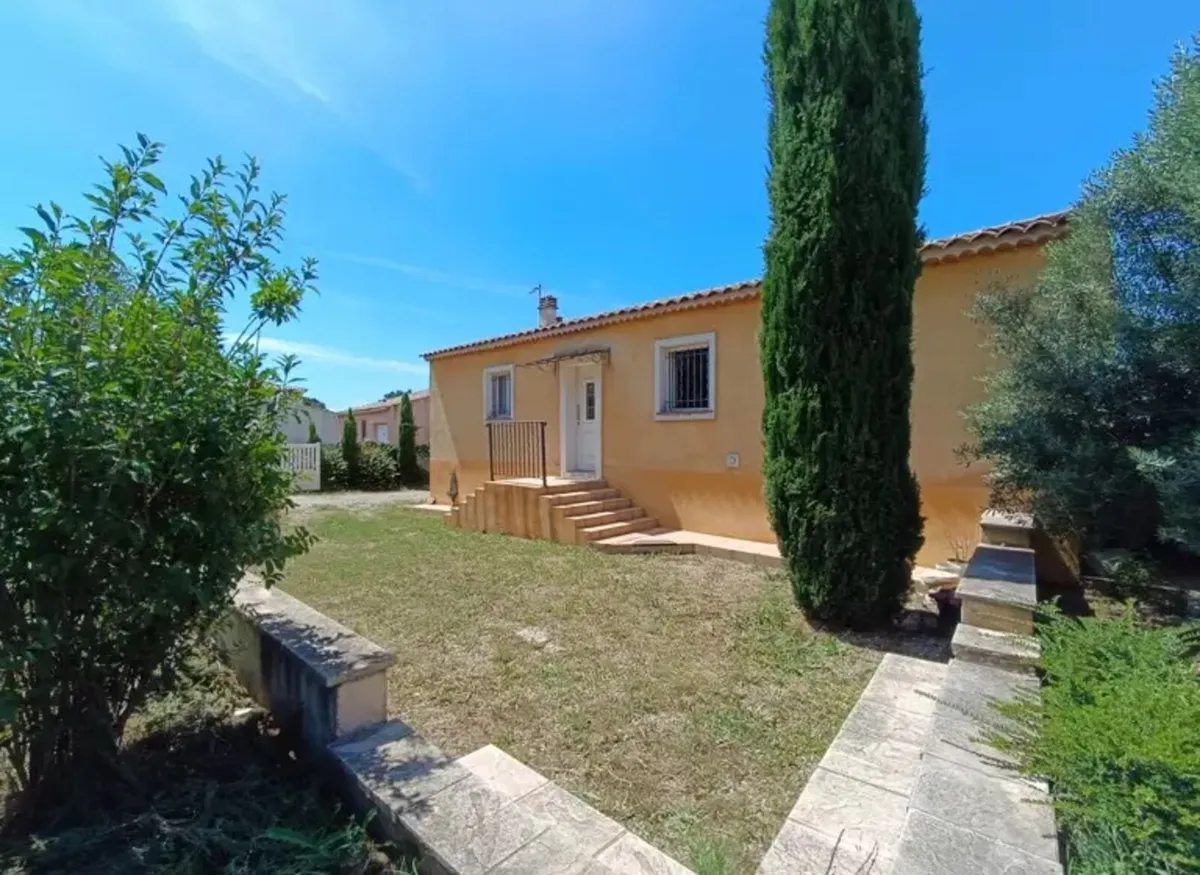 Charming villa for sale in the heart of Provence - Image 2