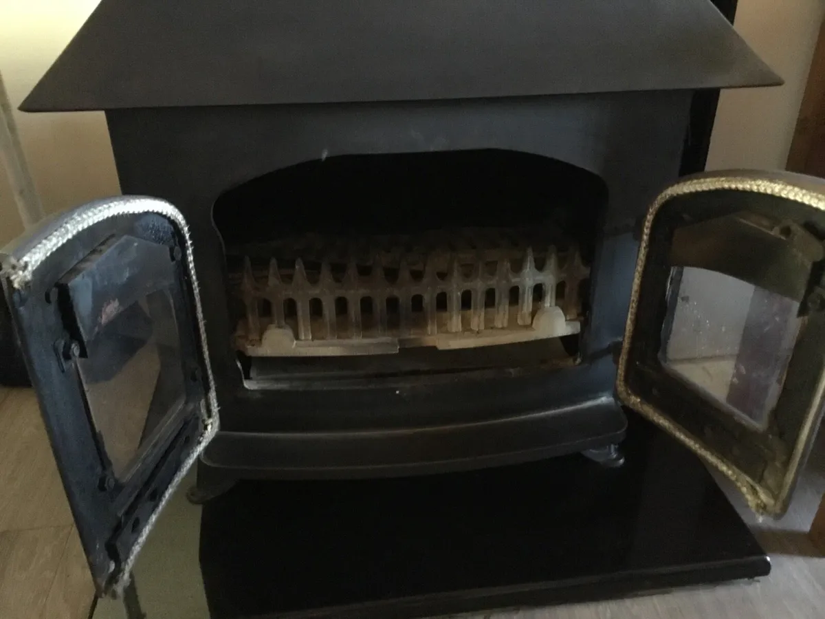 Villager Stove in lovely condition - Image 2