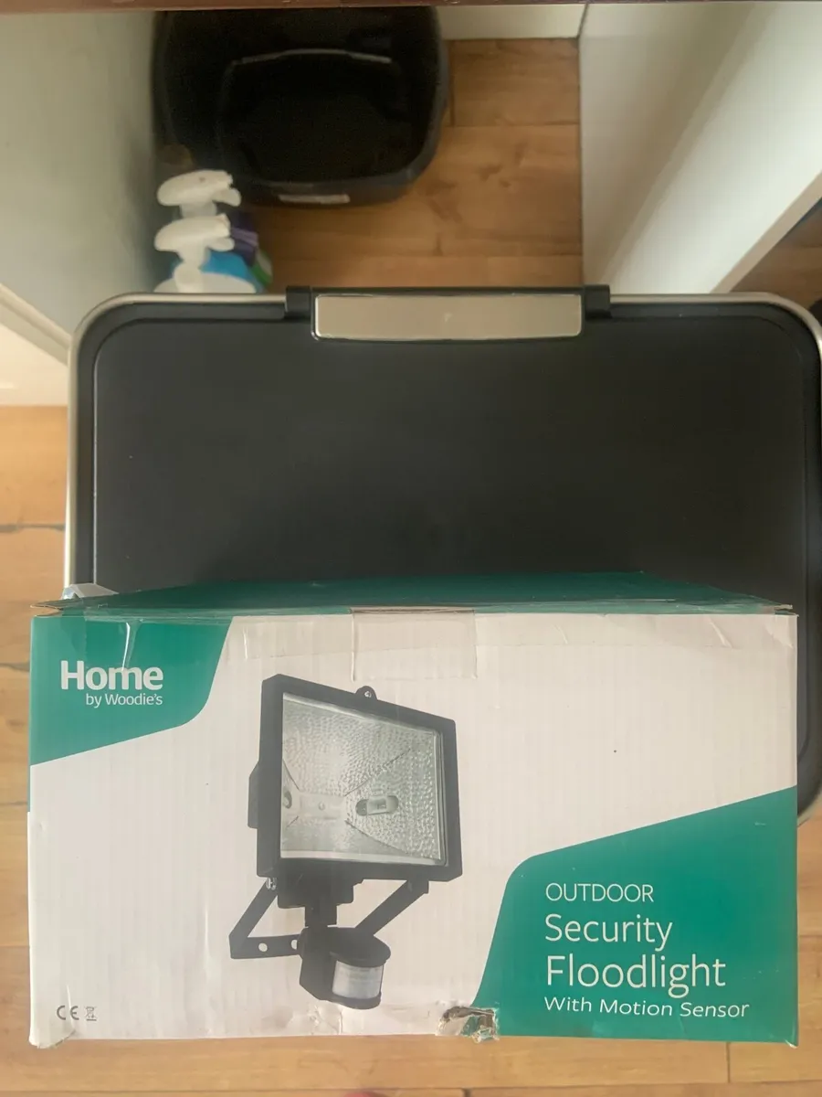Outdoor security floodlight - Image 1