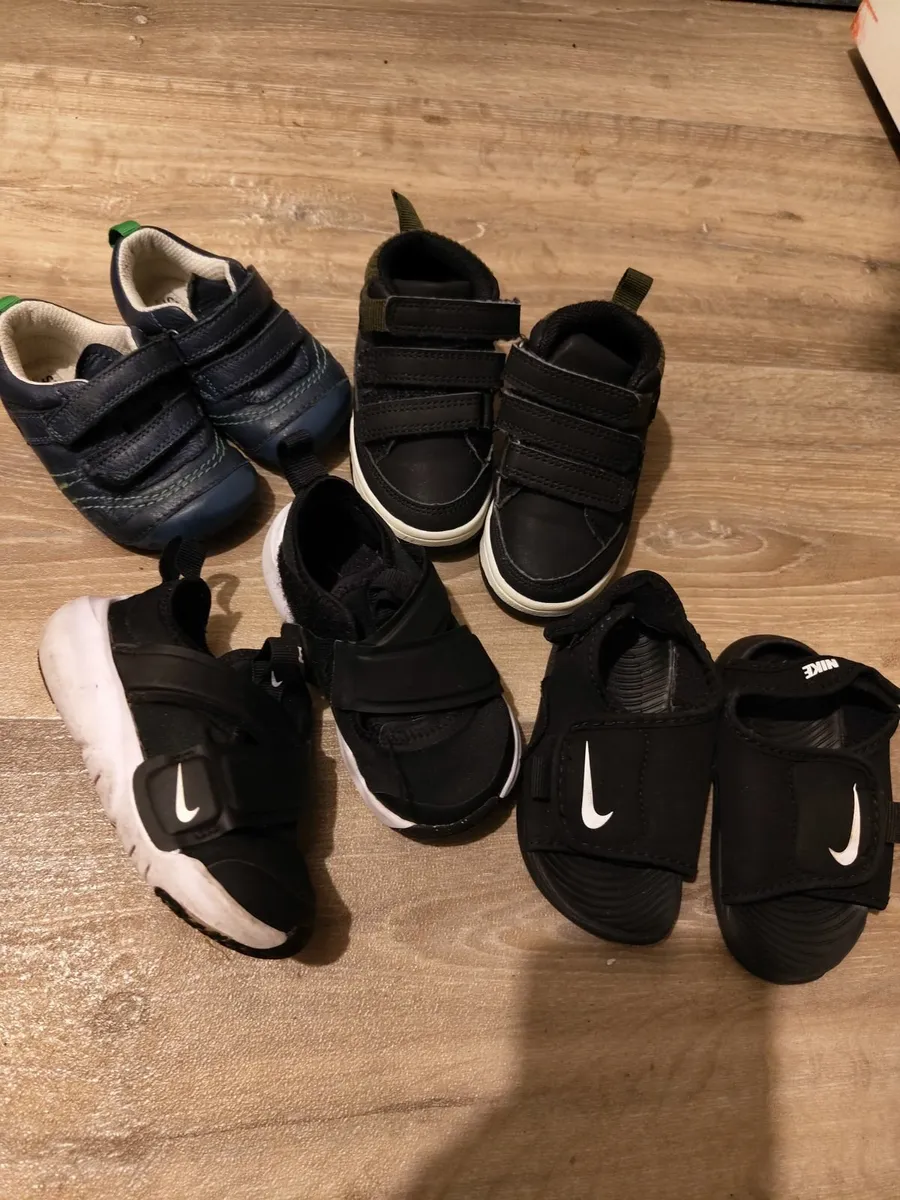 Shoe boys size 4-5