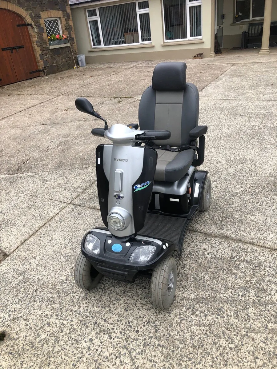 Large mobility scooter - Image 1