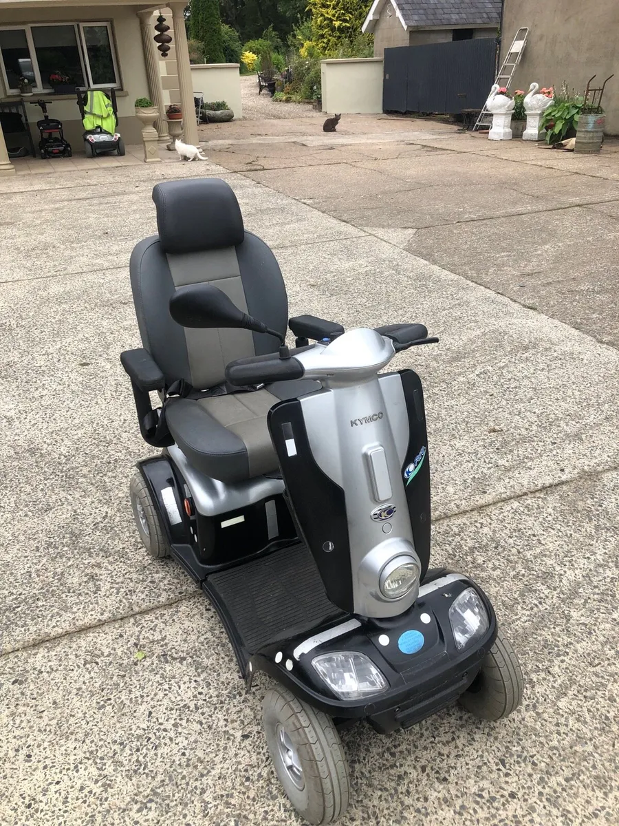 Large mobility scooter - Image 2