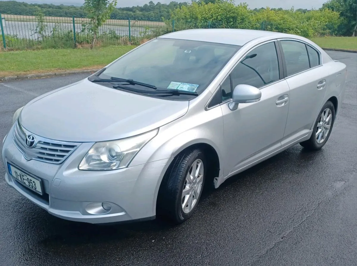 Toyota Avensis 2011 - Image 2