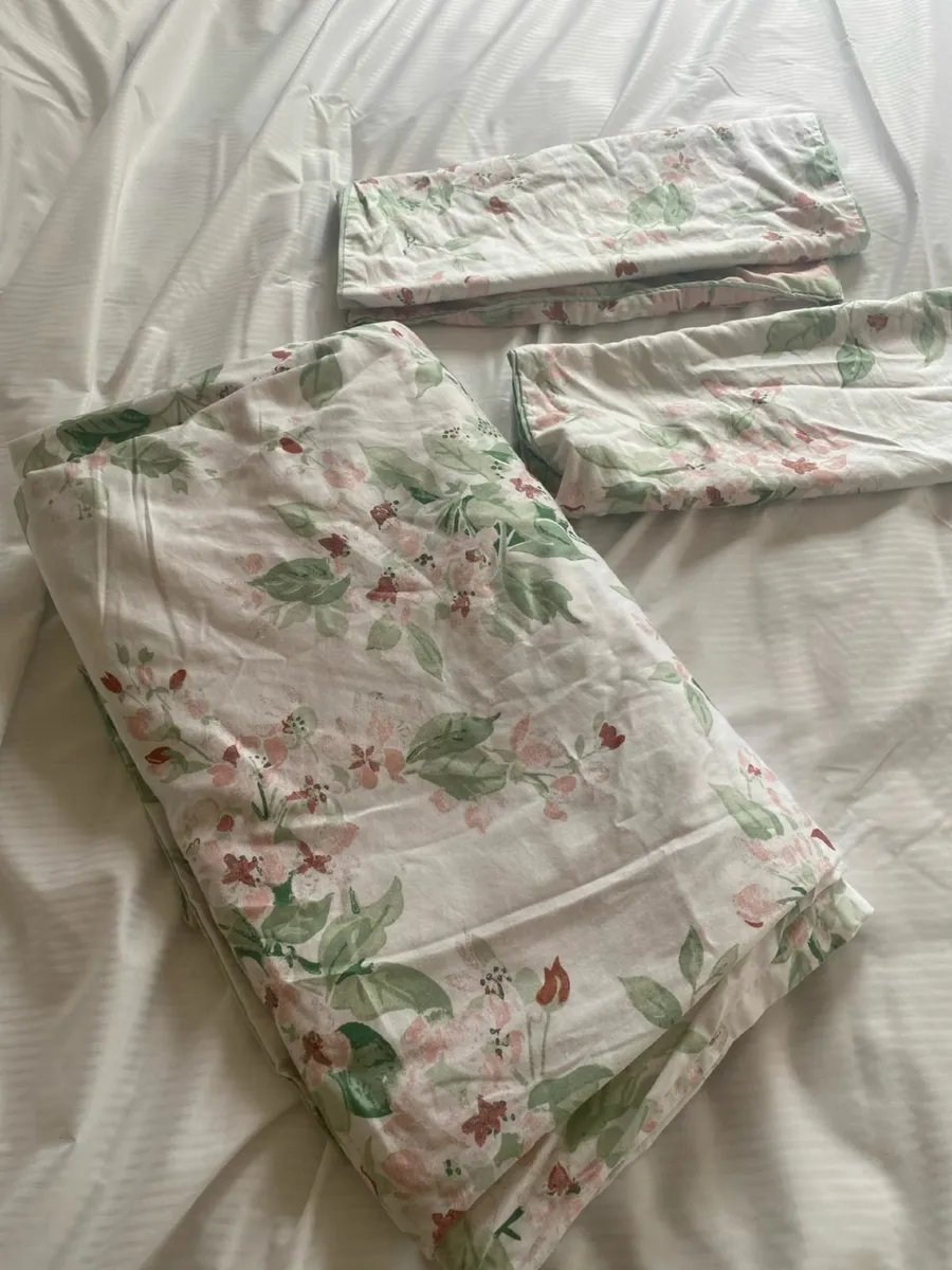 Laura Ashley King Size Duvet - Image 1