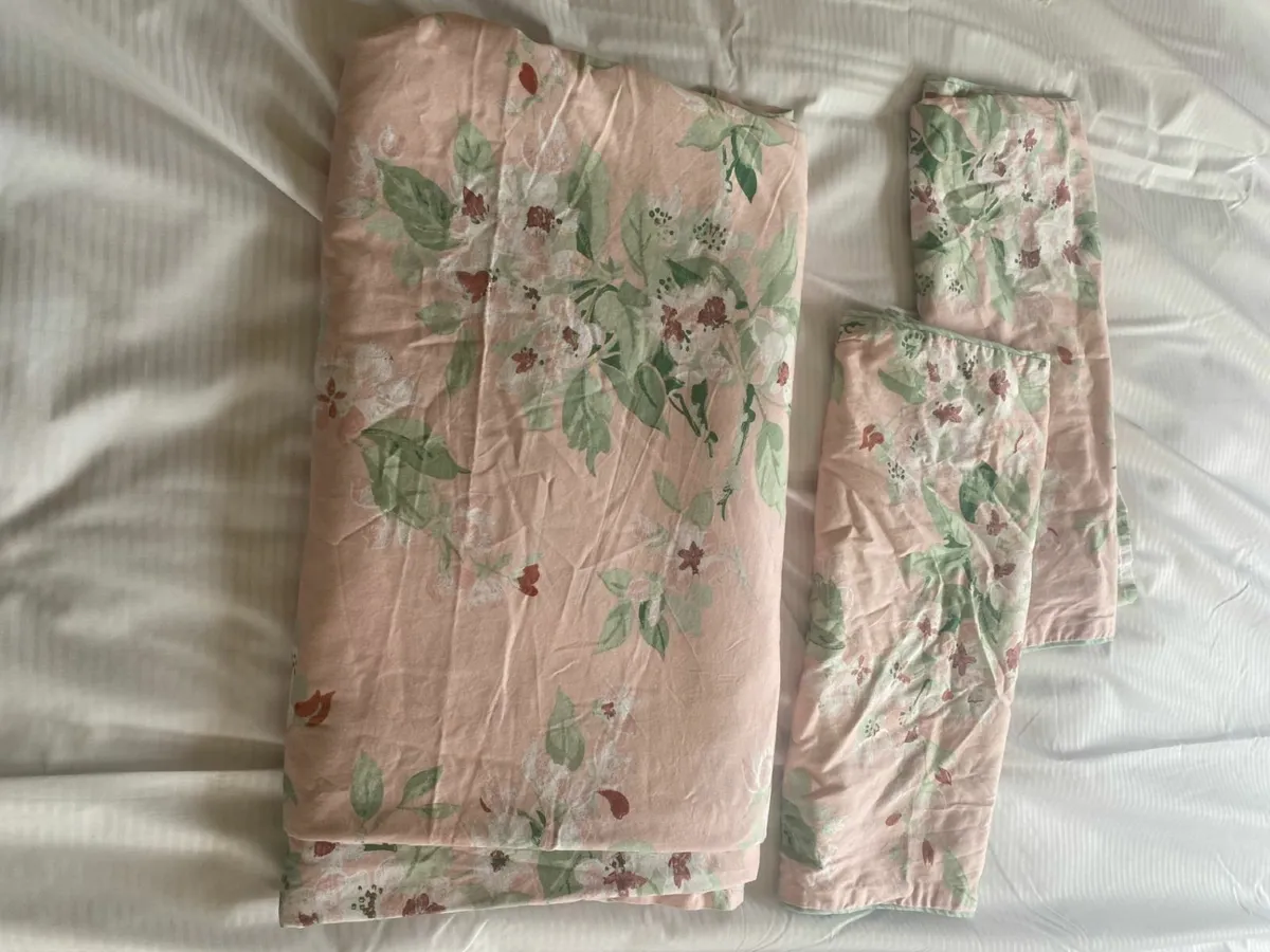 Laura Ashley King Size Duvet - Image 2