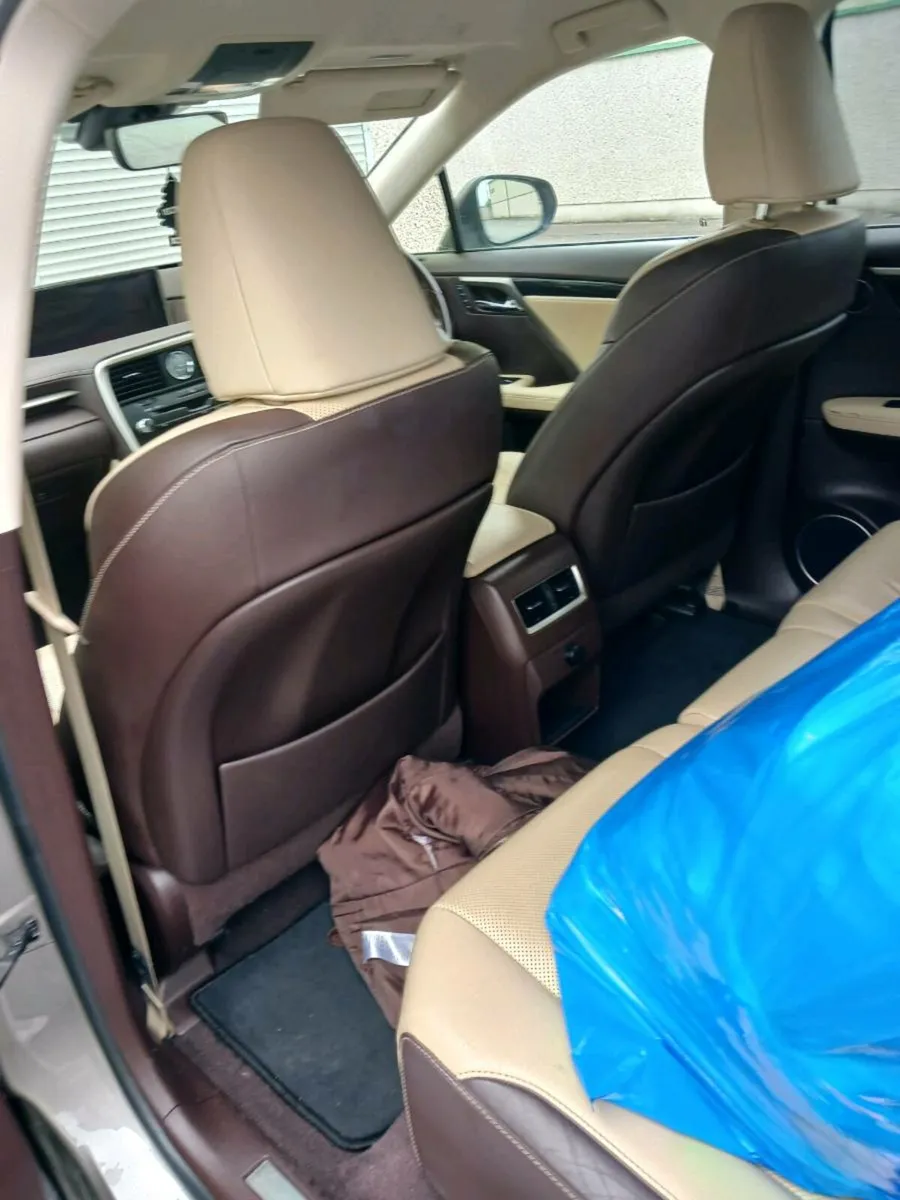 Car - Image 2