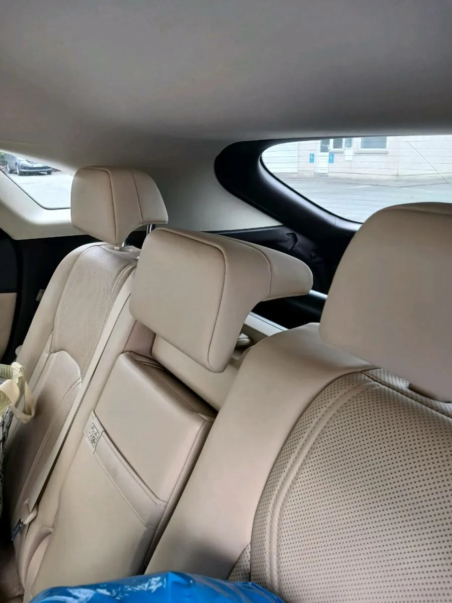 Car - Image 3