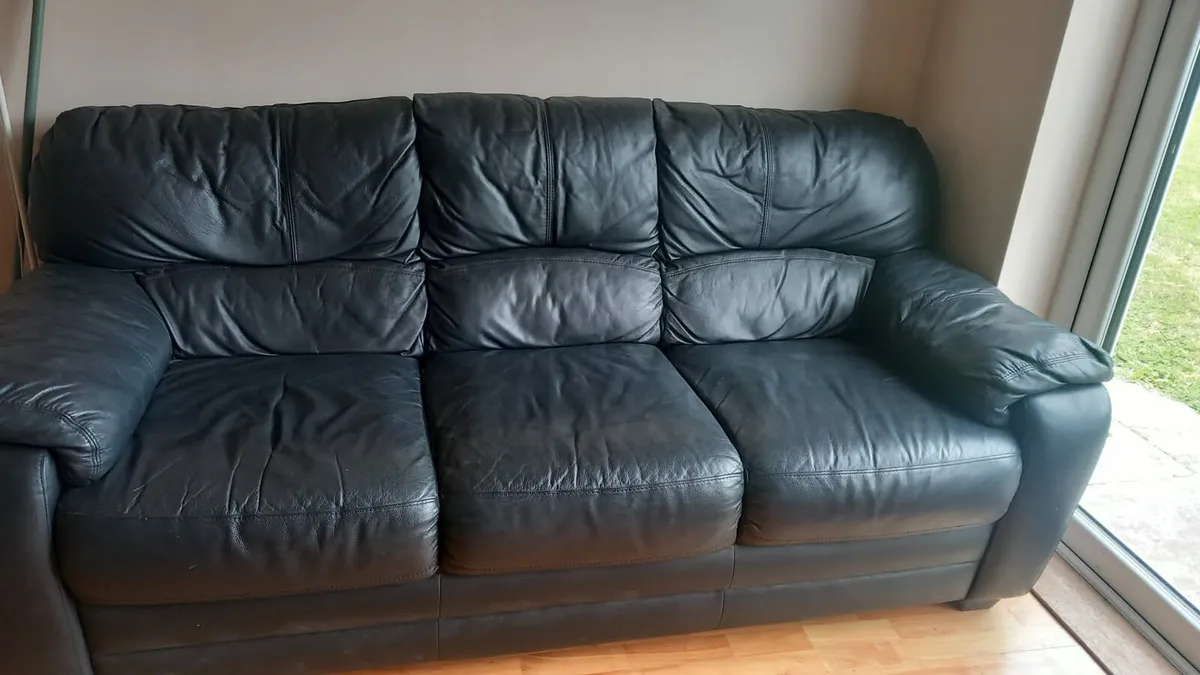 Leather couch - Image 1