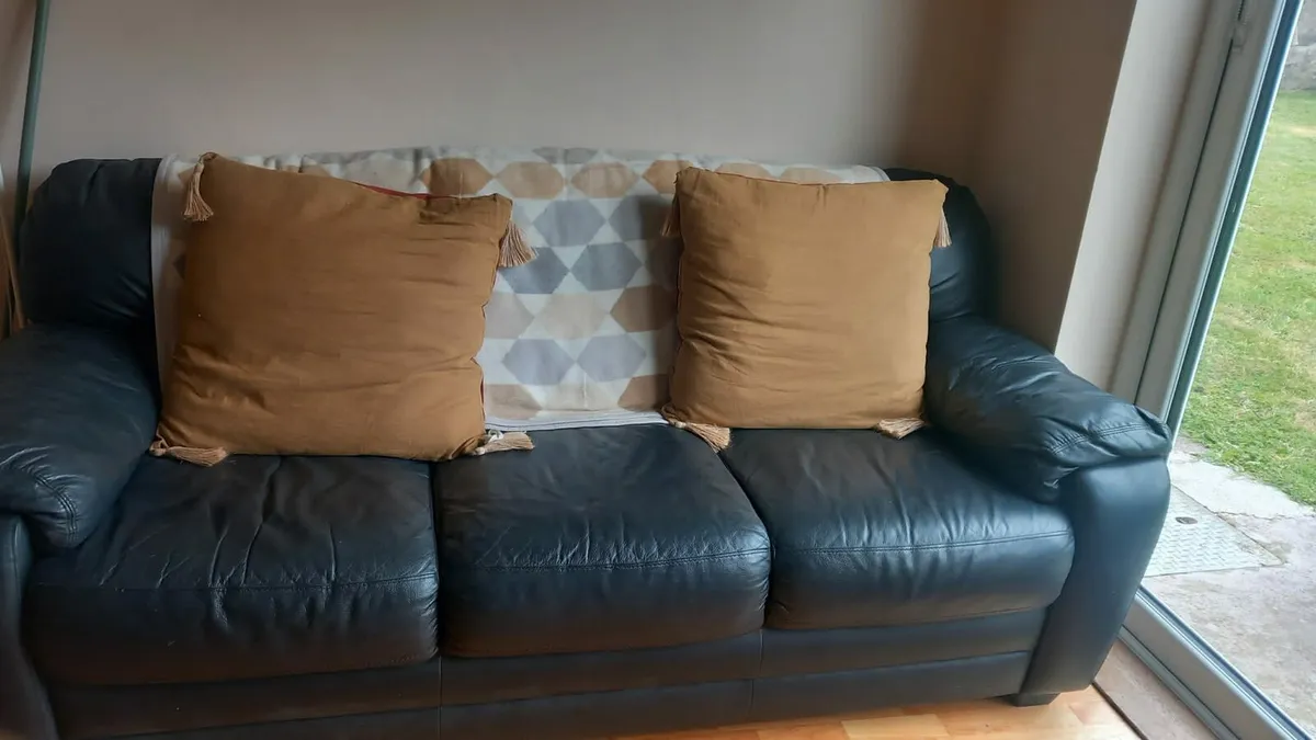 Leather couch - Image 2
