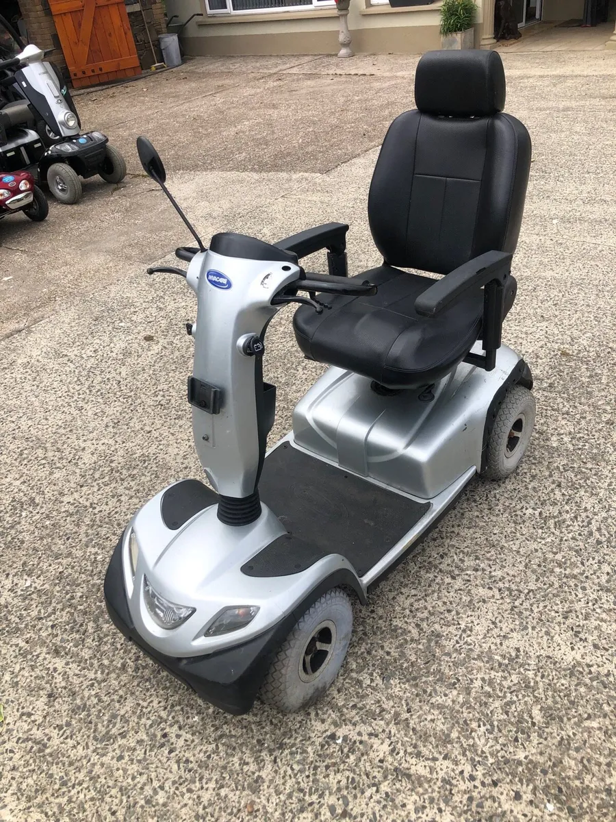 Large mobility scooter - Image 1