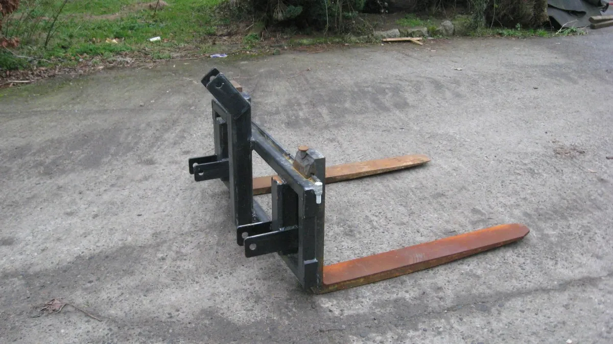 Pallet forks. - Image 4