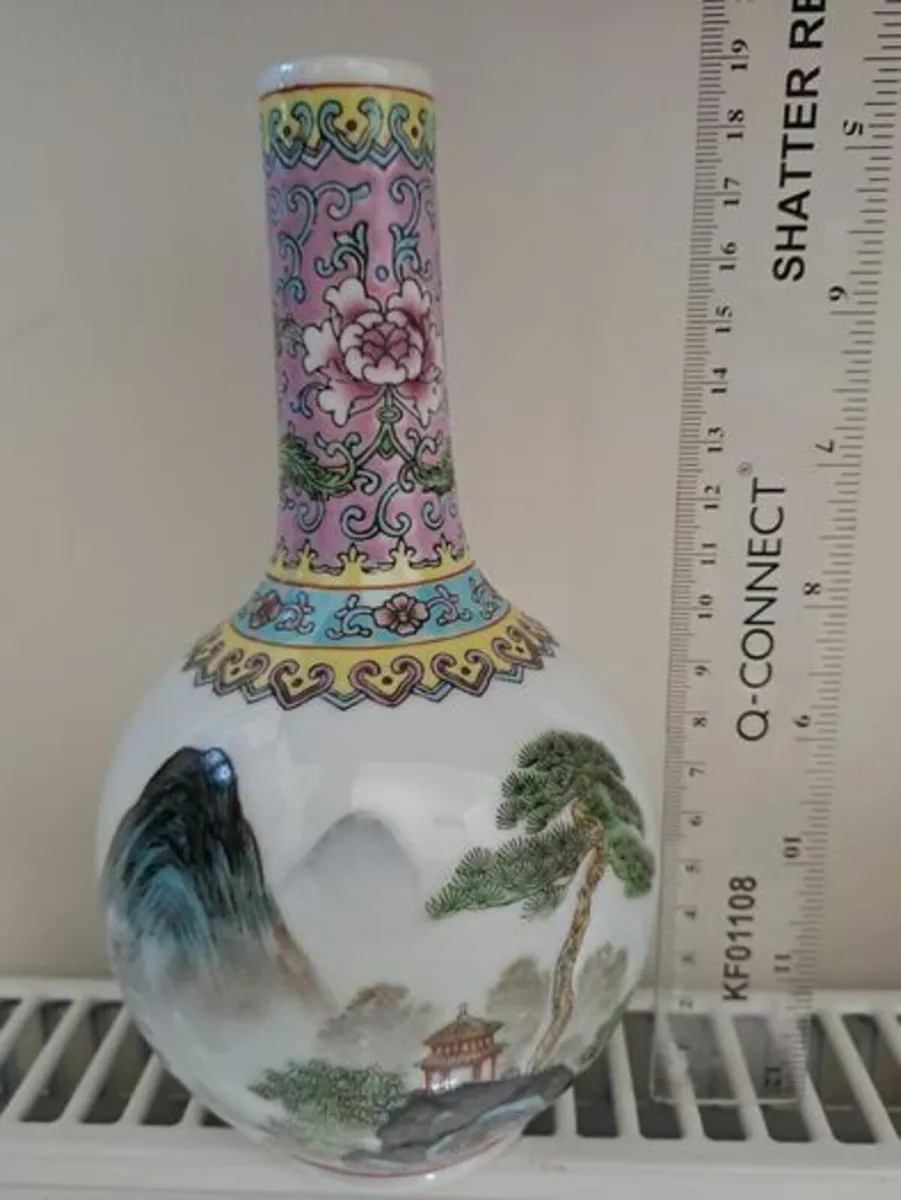 Famille Rose vase - Image 4