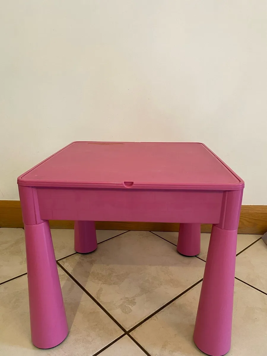 Kids table and chairs - Image 4